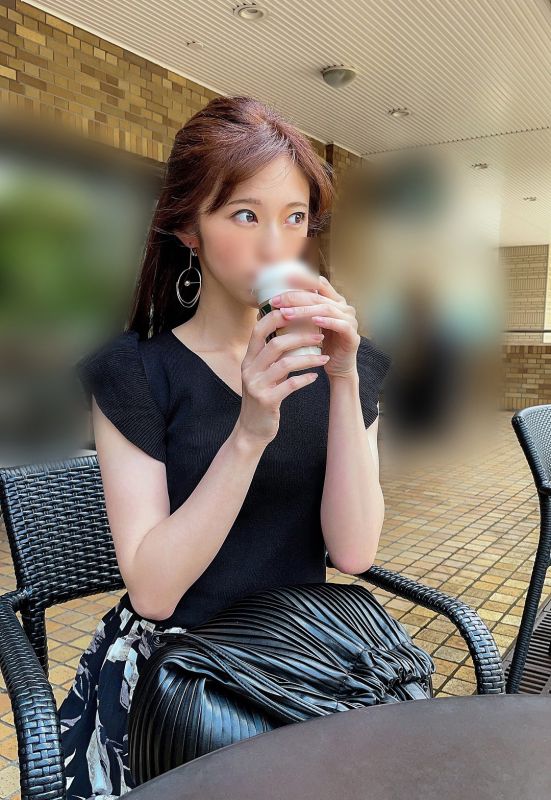 大學職員大姊(27歳)與發情男大生在賓館無套中出