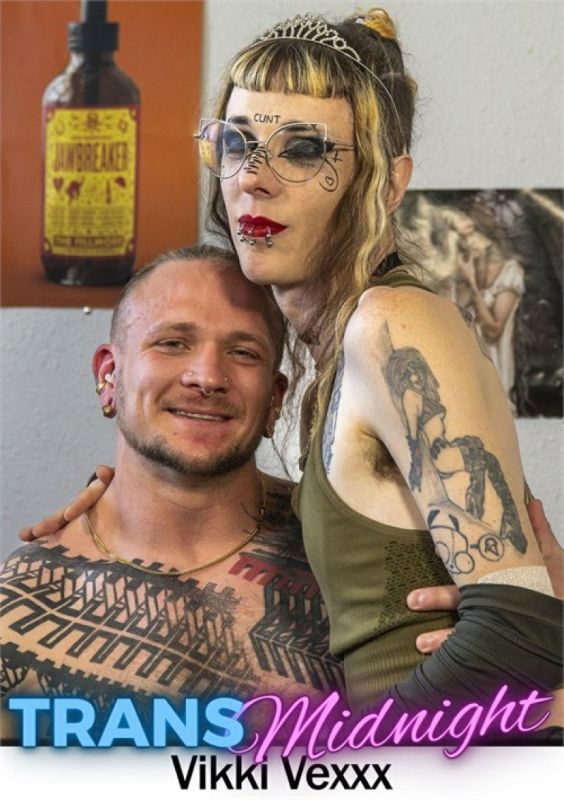 瘦弱的變性人 Viki Vexxx 被 Peter Hook 蹂躪