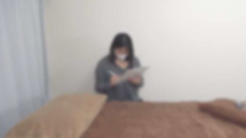 【無碼/半生】肉感又性感的40多歲人妻，從一週前就預約了，今天來到了店裡。似乎因為慾求不滿，乳液一直流不停。