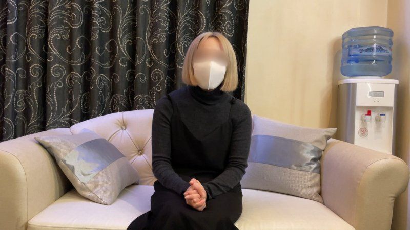 反差很色情的美髮師27歲。久違的雞巴插入後忘記自我，發出嗚咽般的喘息聲。