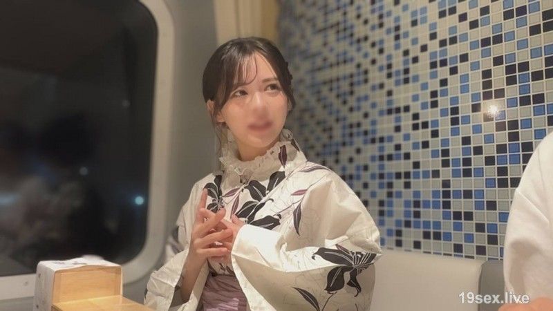 超熱烈！盛夏夜晚的親熱性愛・浴衣太過分了纖細美乳最強外貌的大學生・20歲⇒大量中出在粉紅色的陰道內『蘭』