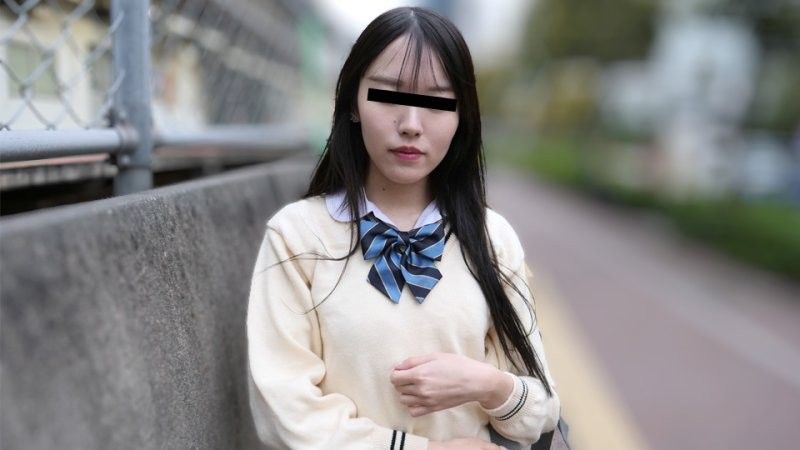 在火車上對穿制服的女孩惡作劇 山下萌香