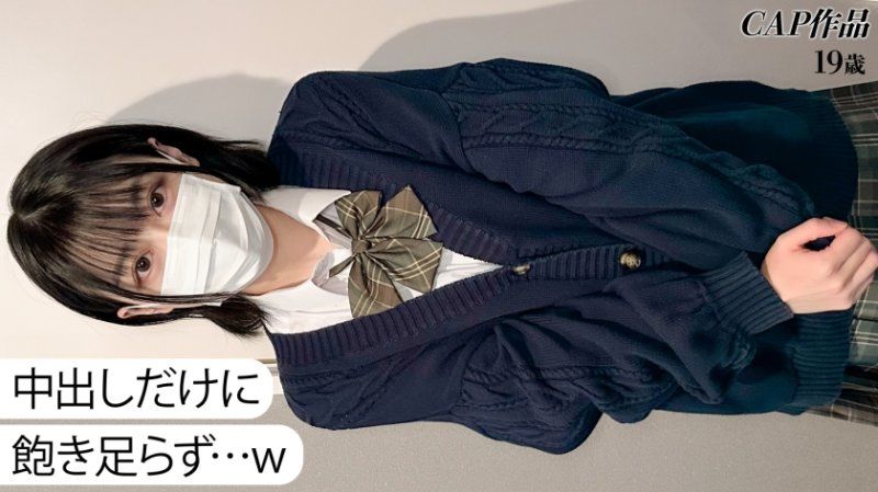 小巧的胸部上，紅腫著勃起的乳頭...短髮少女有點調皮的年輕身體太過完美了哈哈