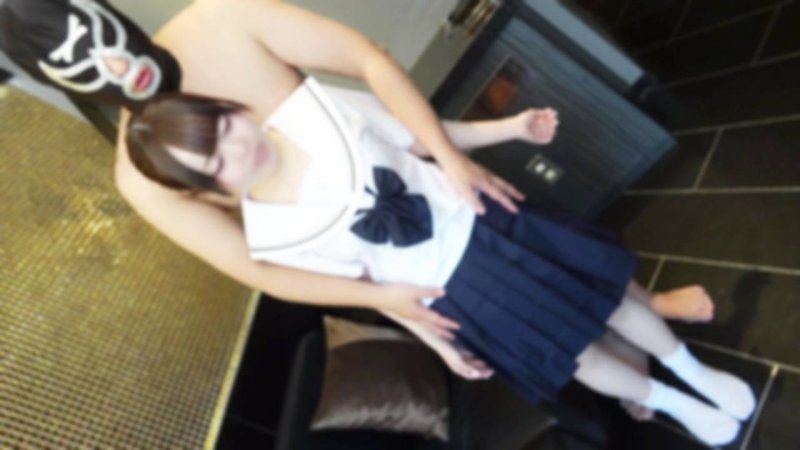 【珍寶第二彈】出道前的。白皙纖細的身軀。被對制服樣式的她感到興奮的男人雞巴倒入被強制張開的狹窄陰穴中的白色液體。