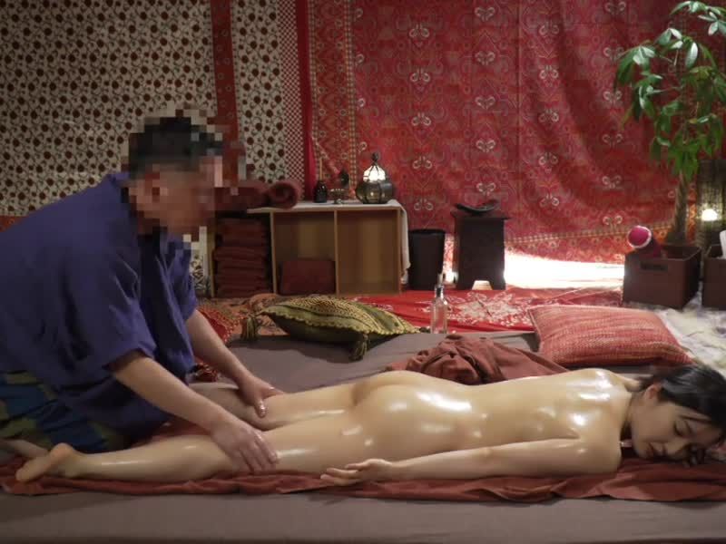 泰式古法按摩，下流的淫穴完全展露！敏感・痙攣・高潮・剛毛・中出・困惑・人妻・潮吹的總集篇！用按摩讓性慾完全舒暢！