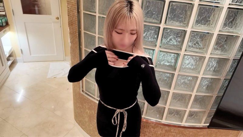 【緊貼巨乳】距離零的胸部壓力。被光滑肌膚和乳溝包圍的瞬間，理智飛走了。