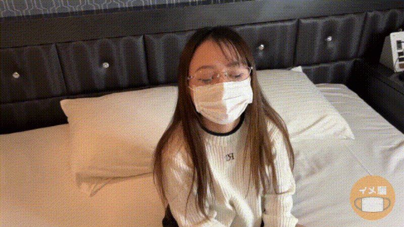 小巧的新進OL以為是形象影片而被色情自拍