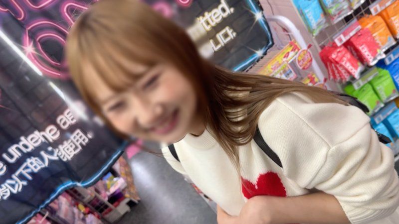 從大學生轉型為某直播平台的主播，剛毛的她在性感內衣大戰中連續中出