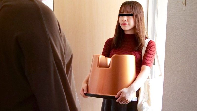 她帶來了一張性感椅子！她優美健美的身材具有療癒功效！