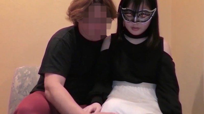 【中出】身材嬌小，不斷呻吟的25歲年輕人妻　容易感到刺激的身體在執拗的電動按摩棒折磨下濕潤起來…