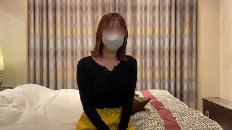 【無套解禁】與秒就射早洩男友交往的專科生NTR。在無法體會男友的快樂下潮吹高潮，主動拔套讓陌生人無套插入&rarr;無套吞精