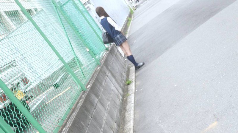 【顔出し未公開映像】SSS級18歳の美容系志望ゆいちゃん。白肌スレンダーな制服美女のピンクおま●こに初のオジザーメン中出し。唯一無二。